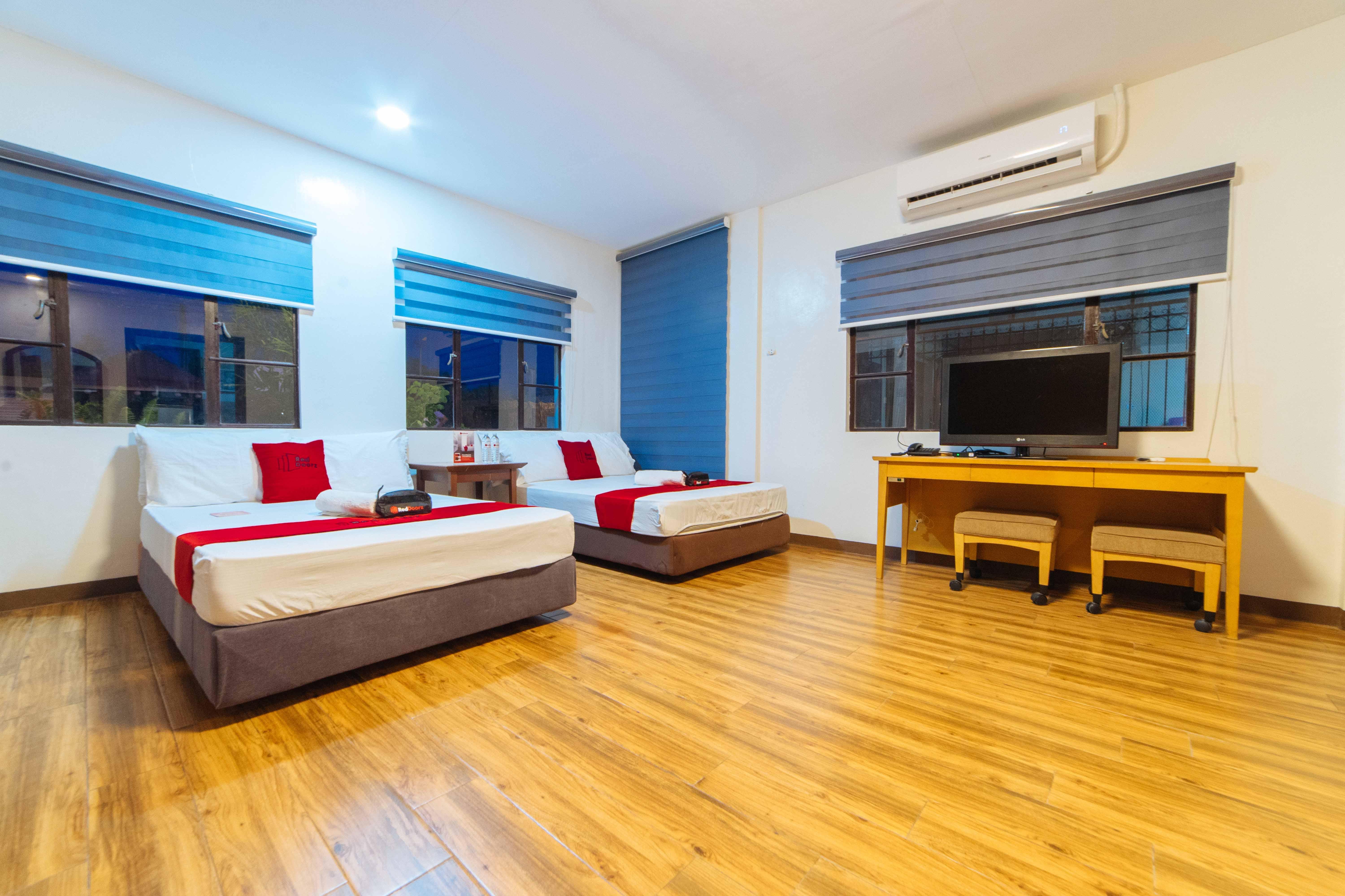 Reddoorz Plus @ Starhomes Olivianville Tarlac City Exterior photo