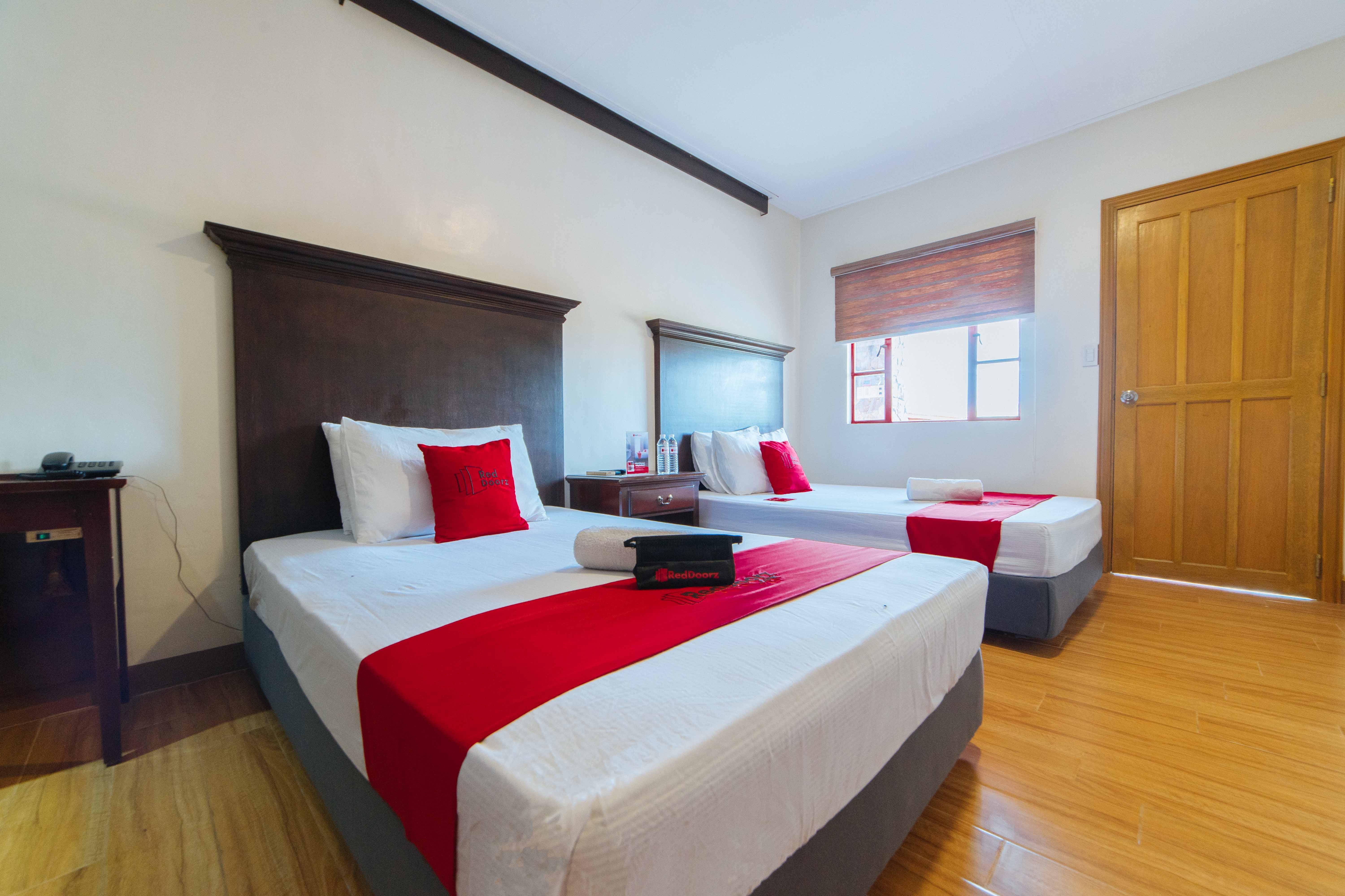 Reddoorz Plus @ Starhomes Olivianville Tarlac City Exterior photo